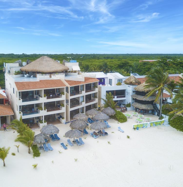 Aquatech Villas Derosa Resort Akumal Exterior photo