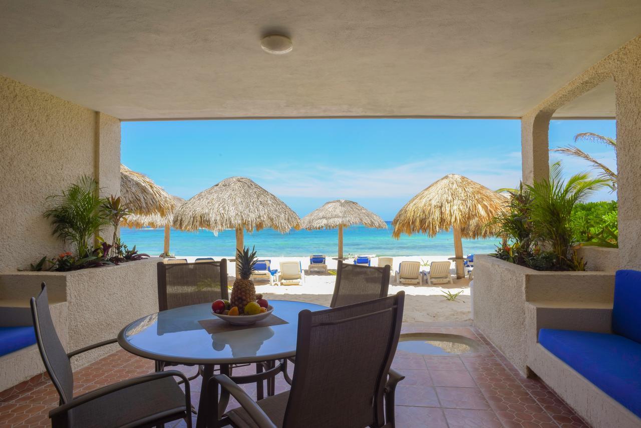 Aquatech Villas Derosa Resort Akumal Exterior photo