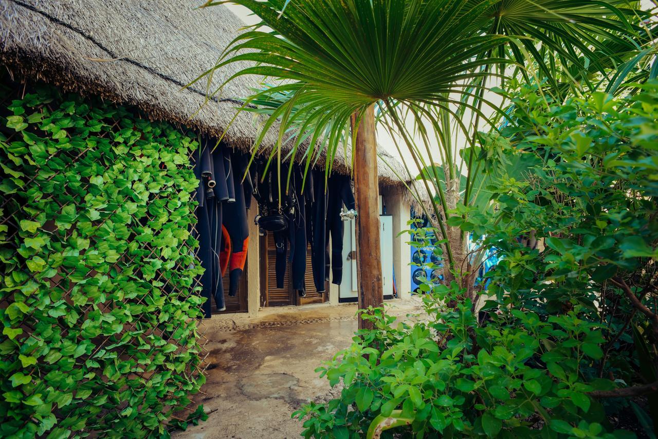 Aquatech Villas Derosa Resort Akumal Exterior photo
