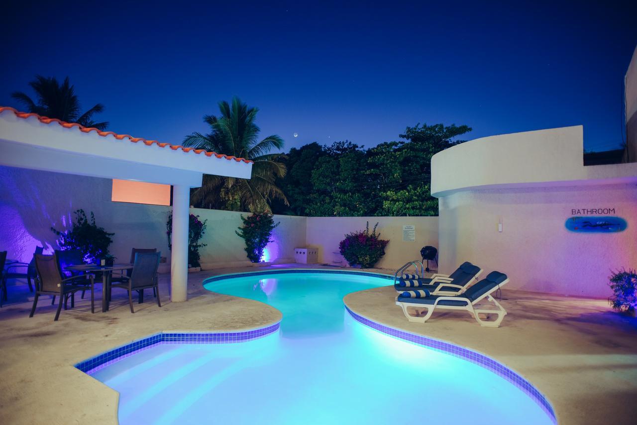 Aquatech Villas Derosa Resort Akumal Exterior photo